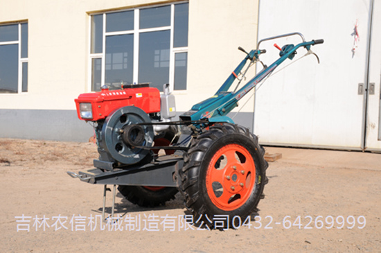 NX101型四驅(qu)手扶拖拉(la)機