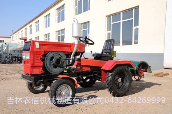 NX32型四(si)輪拖拉機(jī)