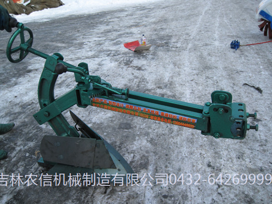 1LSW-135型(xíng)水旱田兩(liǎng)用犁